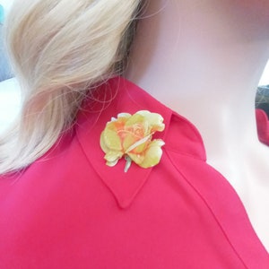 Broche de rosa amarilla hecho a mano, alfiler de flor grande para mochila, joyería de resina, regalo para su cumpleaños, alfiler de solapa para mujer