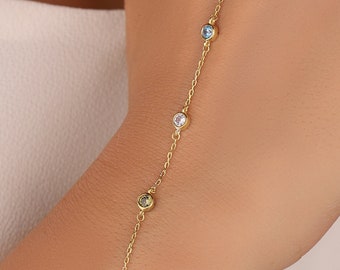Dainty Birth Stone Bracelet in 14K Gold, Three Family Birthstone Bracelet For Women, Custom Gold Bracelet For Mama