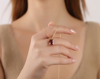 Minimalist Radiant Cut Garnet Necklace in 14K Gold, Dainty Pendant, January Birthstone Necklace, Elegant Solitaire Necklace for Women