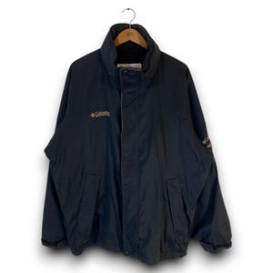 Jaqueta vintage Columbia Omni-Tech impermeável e respirável | Tamanho M masculino | Jaqueta de chuva azul marinho | Equipamento para atividades ao ar livre estilo Gorpcore | Roupa esportiva dos anos 90