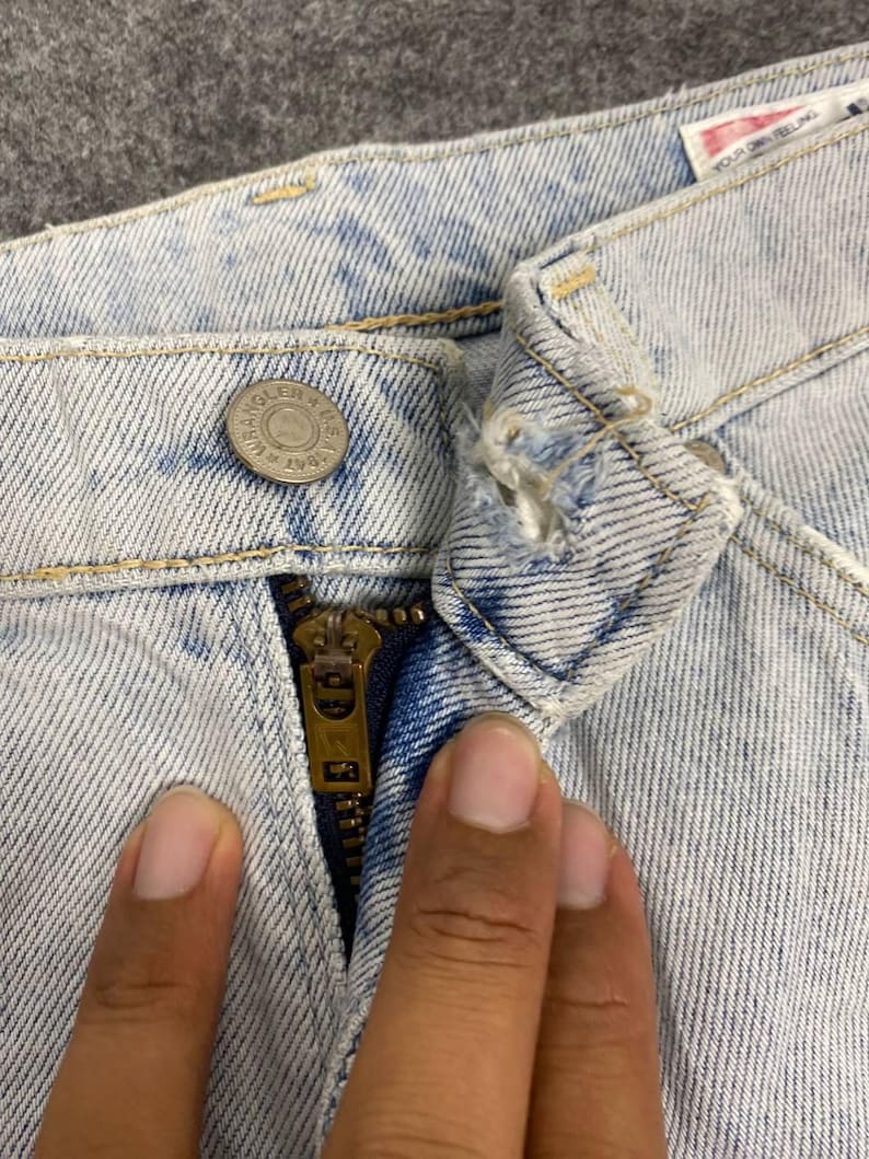 Vintage WRANGLER Distressed Jeans | 90s Thrashed Cowboycore Denim | Rugged Sun Faded Workwear | Grunge Western image 9