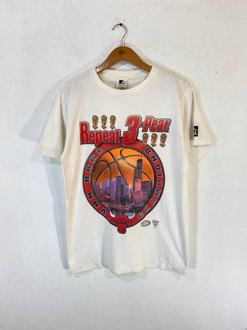 シカゴ・ブルズ 3PEAT Tシャツ & チャンピオン Tシャツ 　2点セット シカゴ・ブルズ 3PEAT Tシャツ & チャンピオン Tシャツ 2点セット