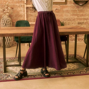 Vorderband lila Leinen Maxirock mit Taschen, Banddetail lila Leinen langer Tellerrock Zauber in Pflaume