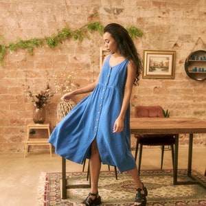 Slightly V neck sleeveless buttons front dress with pockets, flared midi linen dress FLIRT in Red Blue checks