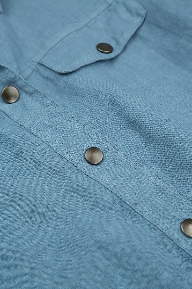 Buttons closure linen jacket, denim linen jacket, front pockets linen jacket, vintage linen jacket, levis linen jacket, snaps linen jacket closeup