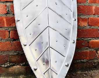 Handgemaakt middeleeuws 18-gauge stalen schild, LARP-cosplay-re-enactment