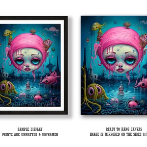 Pu&ograve; includere: Una stampa artistica surreale raffigurante una figura con grandi occhi con capelli rosa e carnagione pallida, su uno sfondo blu scuro. L'opera d'arte include creature stravaganti e un paesaggio acquatico, con il testo "CoyoteFactoryArt" in basso.