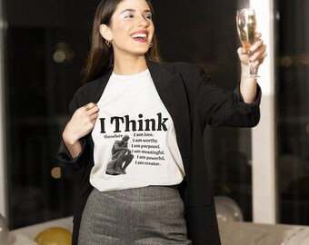 「私は考える、ゆえに私は存在する」ユニセックス ステートメントTシャツ