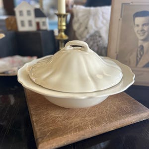 Vintage Royal Doulton Ivory Ironstone Tureen with Lid – Made in England