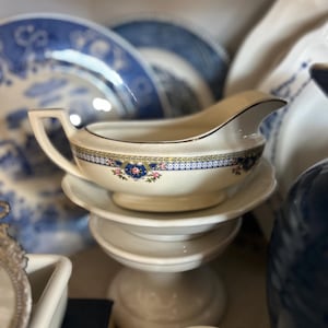 Vintage Homer Laughlin Floral & Blue Banded Gravy Boat – Gold Trim