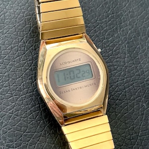 Vintage Texas Instruments LCD Quartz TI3H Gold Digital Watch Stainless