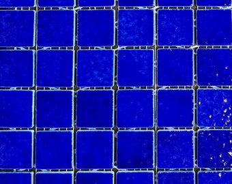 Pierres de mosaïque en céramique bleue comme tapis pour le bricolage et la décoration