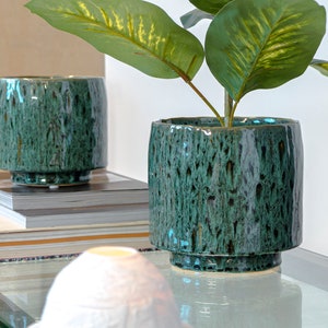 Handmade Ceramic Indoor Plant Pot with a Tortoise Shell pattern | Contemporary Moss-inspired design | Glazed finish in Green | 2 sizes