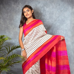 Handblock Gedruckt Karo Maulbeerseide Saree: Elegante ethnische Abnutzung