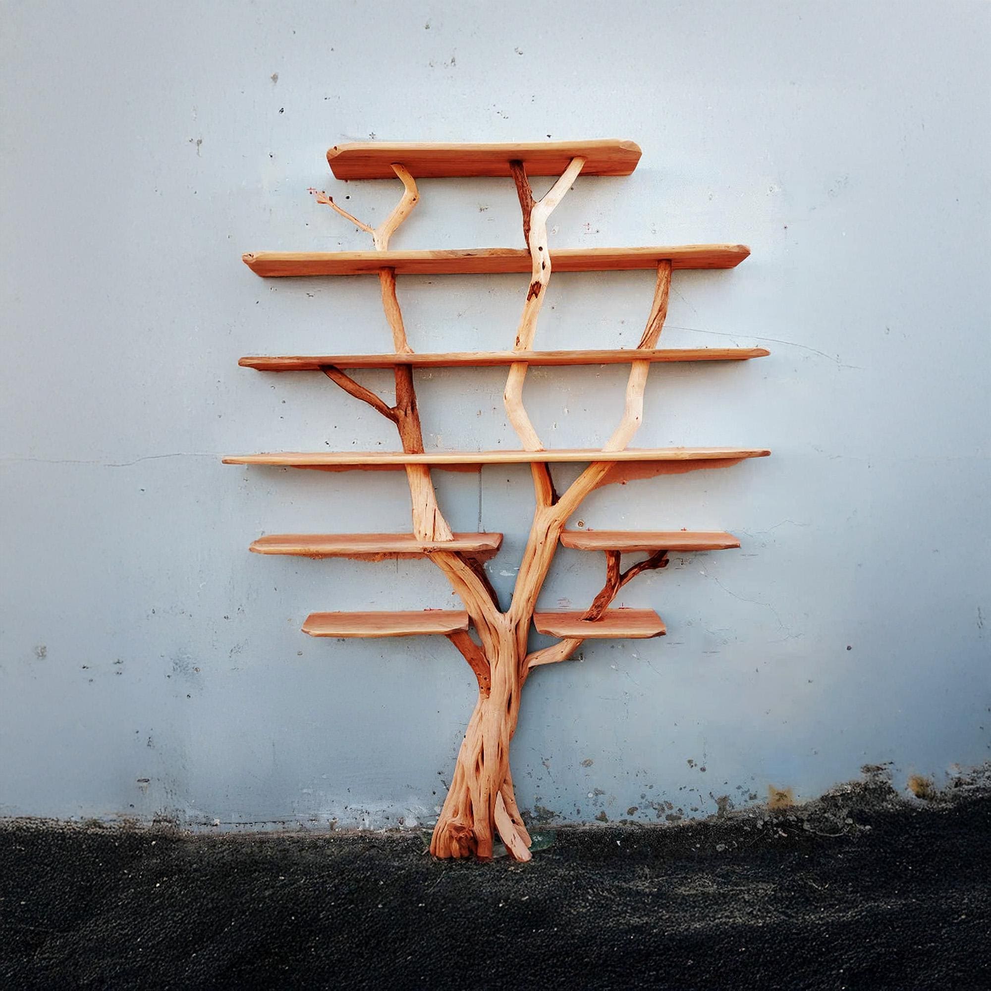 木の枝の本棚、壁に取り付けられた無垢材の棚、流木、家の装飾用に