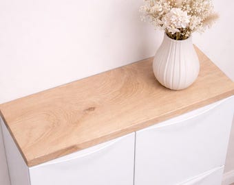 Estante de madera de roble IKEA Trones con superficie de madera maciza, duradero y de tamaño perfecto para 2 zapateros. Estante de madera Trones Ikea.