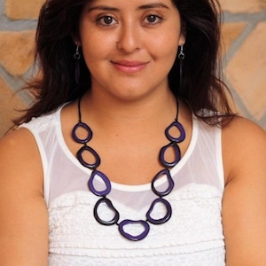 Handgemachte Tagua Statement-Halskette, Leichte samen Halskette, Bunte Statement-Halskette, Pflanzliche Elfenbein-Tagua-Halskette, organischer Schmuck