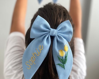 Personalized Custom Name Hair Bow Tulip Flower Hand Embroidered Bow Mrs Hair Clip Birthday Bridesmaid Gift Bows For Girls Kids Baby Hair Bow