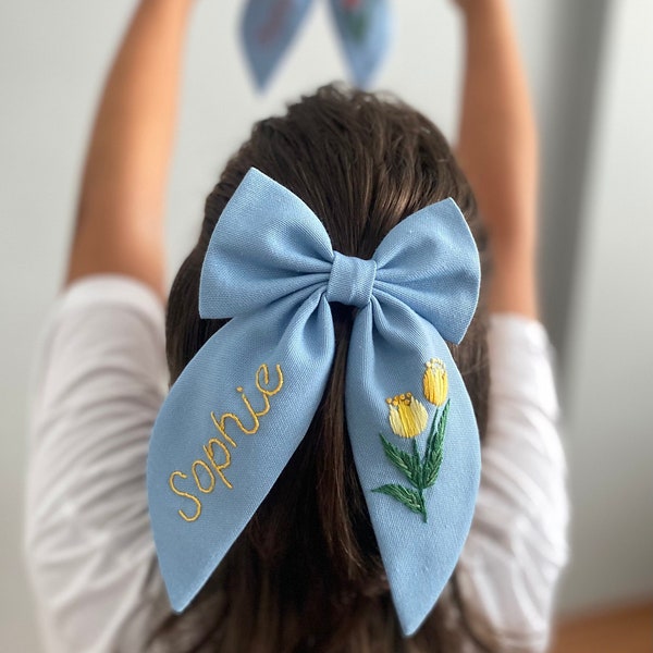 Personalized Custom Name Hair Bow Tulip Flower Hand Embroidered Bow Mrs Hair Clip Birthday Bridesmaid Gift Bows For Girls Kids Baby Hair Bow