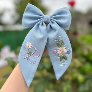 Gestickte Anfang Leinen Haarschleife: Benutzerdefinierte Blumen Haarspange