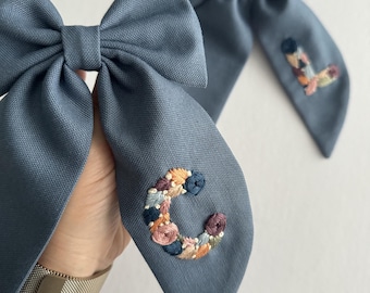 Personalized Initial Embroidered Hair Bow Clip: Linen Fabric, Cotton Yarn