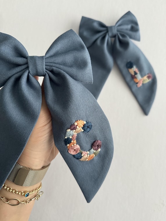 Personalized Initial Embroidered Hair Bow Clip: Linen Fabric, Cotton Yarn