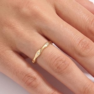 Bezel Moissanite Wedding Ring 14K Solid Gold, Dainty Curved Stackable Band for Women, Minimalist Wave Contour Ring, Gift for Wife