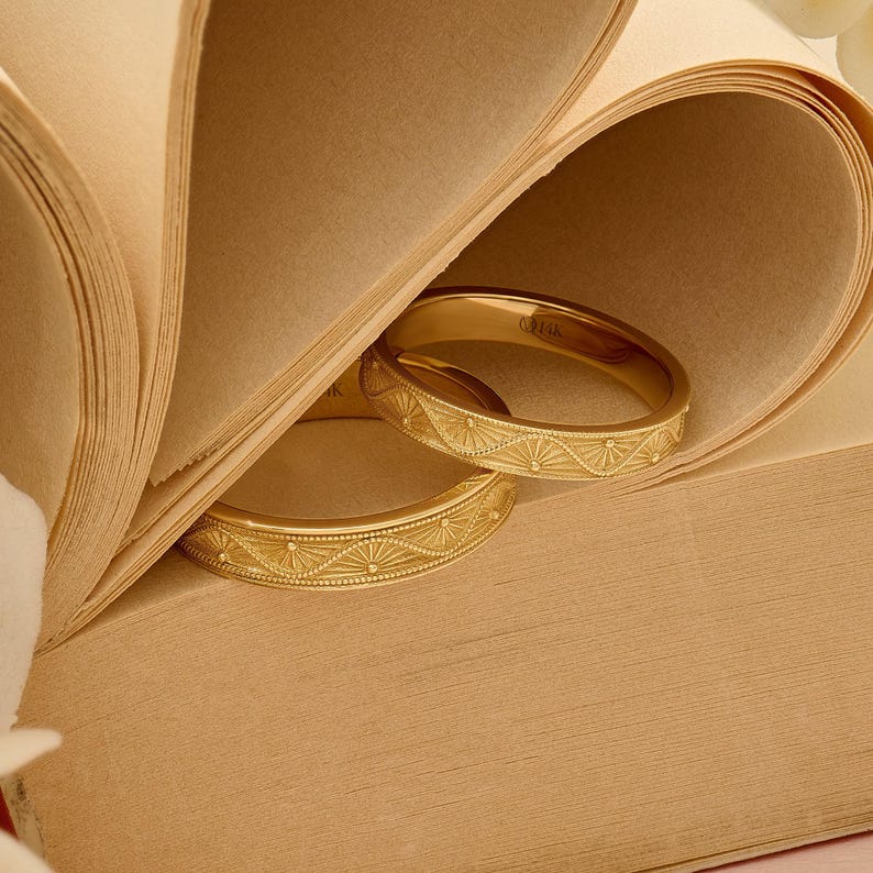Set di fedi nuziali abbinate in oro massiccio 14 carati, anelli da coppia vintage a raggiera, fedi Art Déco per lui e per lei, set di fedi nuziali uniche incise. immagine 7