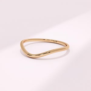 Alliance incurvée en or rose, anneau rehausseur uni empilable en forme de V pour femme, anneaux contour minces