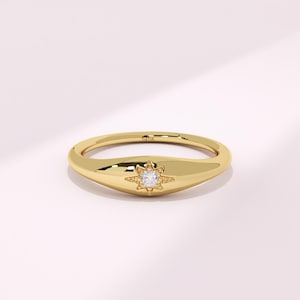 Massief gouden Northstar Pinky Moissanite ring, 14k Polaris Star zegelring, Slim Celestial Ring, lab gemaakt diamant lage koepel midi ring cadeau