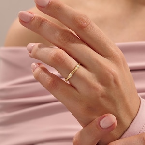 Bezel Moissanite Wedding Ring 14K Solid Gold, Dainty Curved Stackable Band for Women, Minimalist Wave Contour Ring, Gift for Wife