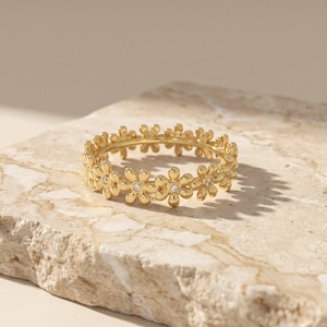 14K Solid Gold Daisy Eternity Ring, Moissanite Floral Wedding Band, Nature-Inspired Flower Ring, Dainty Stacking Band, Gift for Her