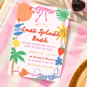 Peut inclure: Une carte d'invitation rectangulaire à fond blanc illustrée d'une boule à facettes, d'un soleil, d'un palmier, d'une fraise, d'un citron et d'un haut de bikini. Le texte indique : Join us for a Last Splash Bash, one more unforgettable pool day before the school bell rings, August 8th, 3-6 PM, at Casey's House, 123 Anywhere St, Any City, RSVP to Mom: 123-456-7890.
