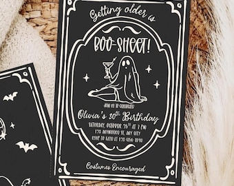 Könnte beinhalten: Eine schwarze, rechteckige Geburtstagseinladungskarte mit weißer Strichzeichnung eines Geistes, der ein Martiniglas hält. Der Text lautet: Getting older is BOO-SHEET! Join us to celebrate Olivia's 30th Birthday, Saturday, October 25th at 7 PM, 123 Anywhere St, Any City, RSVP to Kate at 123-456-7890, Costumes Encouraged.