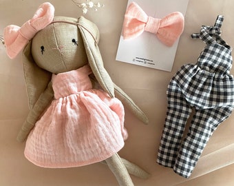 Handegemacht Puppe, Hase mit Spielkleidung, Hase mit Schleife, Handmade doll, Handmade Bunny with clothes, Leinen Bunny