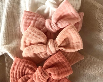 Baby Haarschleife, Musselin Haarschleifen, Baby Haarband, Baby Schleifen, Baby Stirnband, Baby Haarband, Creme, Peach, Mädchen Schleifen, Schleifen