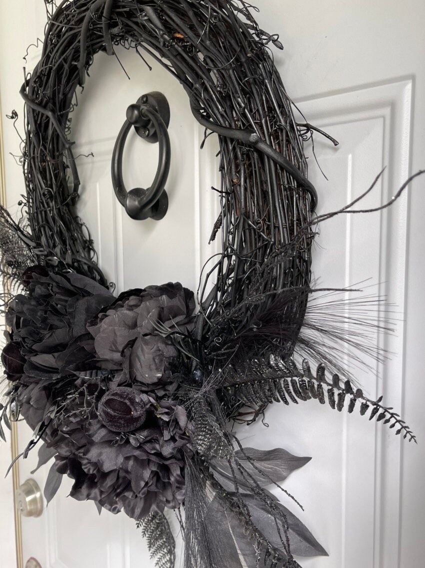 Handmade All-black Beauty Wreath: Black Dahlias Black Roses - Etsy