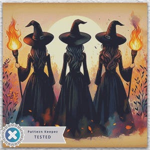 Pode incluir: Ilustração de três bruxas em vestidos e chapéus pretos, segurando tochas com chamas. A obra de arte tem uma paleta de cores quentes com um fundo de pôr do sol e o texto "Pattern Keeper TESTED" na parte inferior.