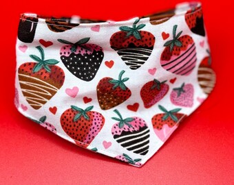 Bandana dla psa truskawkowa