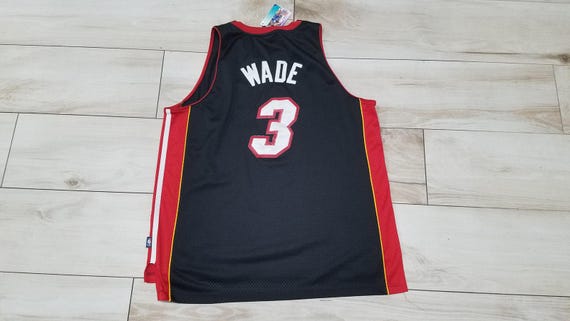 NBA - Le maillot de Dwyane Wade officiellement retiré