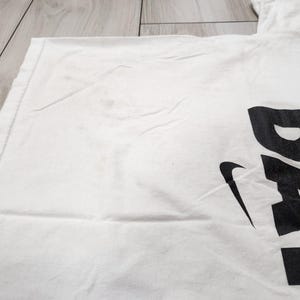 Koszulka męska z krótkim rękawem Nike Loose Fit Bad Air Day Swoosh w kolorze białym, rozmiar 2XL zdjęcie 3