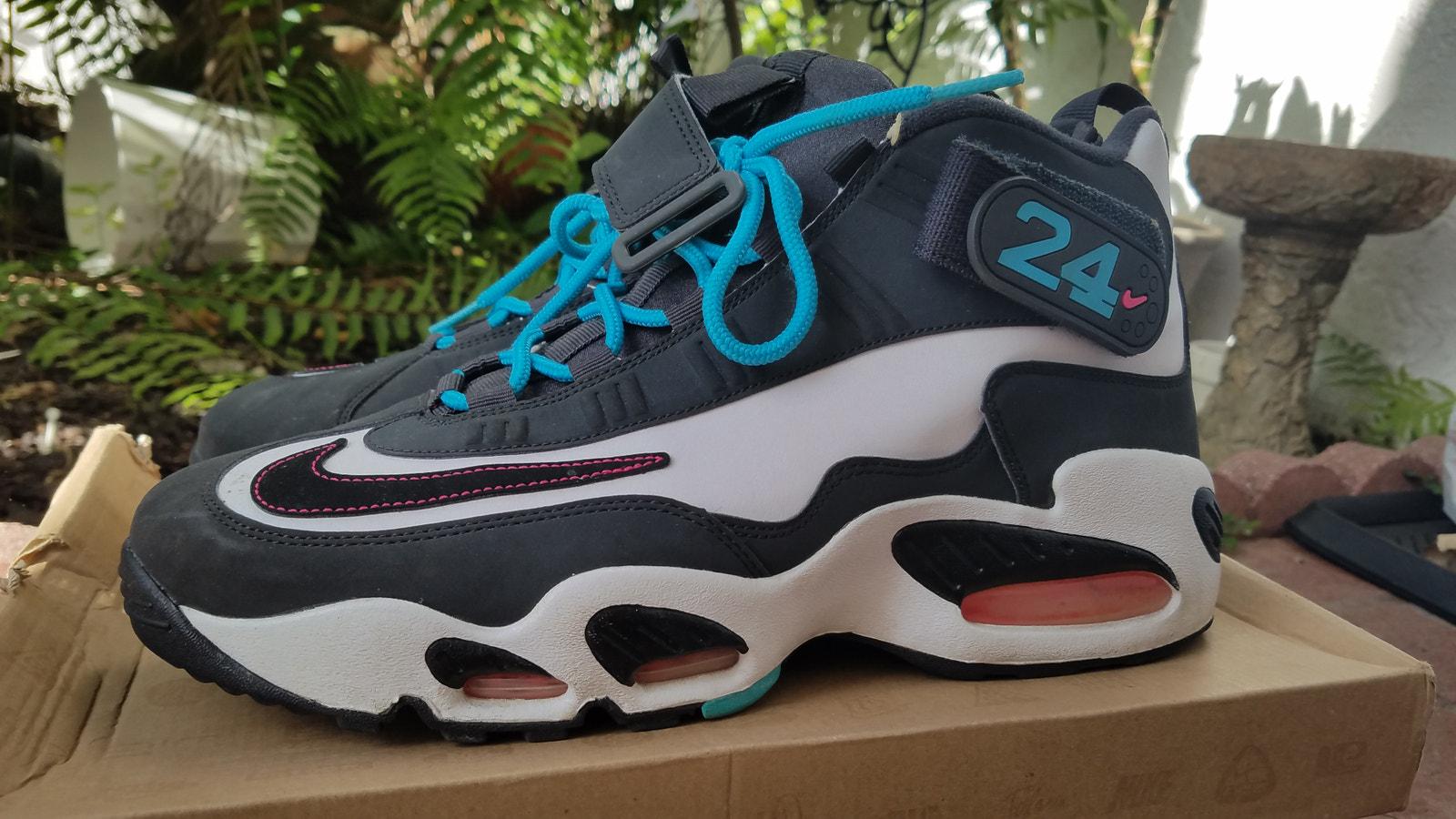 Nike Air Griffey Max 1 Home Run Derby Size 10.5 Mens 354912-100 Amazon.com | Nike mens Air Griffey Max 1 DX3723-100, White  main image 4
