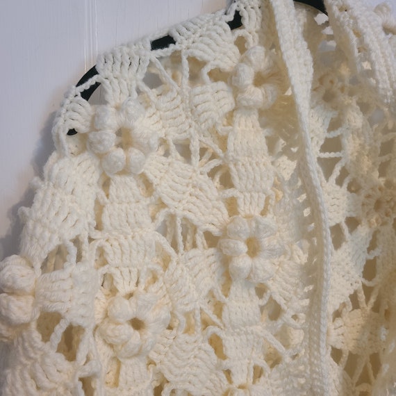 Vintage Off White Crocheted Shawl, 70s, Flower Pa… - image 2