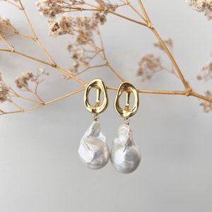 Grandes boucles d'oreilles en perles baroques, style français, fabriquées en France, boucles d'oreilles à la mode en perles, perles de culture, paris image 2