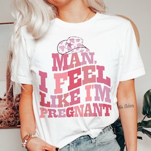 Koszulka z napisem „Człowiek, czuję się jak ciąża”, zabawna koszulka z napisem „ujawnienie dziecka”, koszulka z napisem „country western baby gender shower”, prezent dla przyszłej mamy w stylu kowbojki