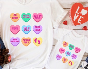 Chemise d’annonce de grossesse de la Saint-Valentin assortie maman et moi, famille Candy Hearts Révélation bébé Big Sis Bro T-shirts d’attente, Custom