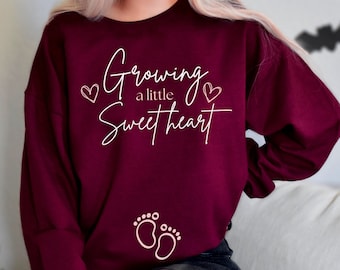 Sweat-shirt d'annonce de grossesse pour la Saint-Valentin, pull de grossesse minimaliste qui fait grandir un petit coeur pour pull de la Saint-Valentin