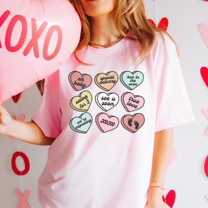 Hearts Valentine&#39;s Day Pregnant Shirt, Funny Valentines Pregnancy Announcement Tee, Valentine&#39;s Day Maternity T-Shirt, February Baby Reveal