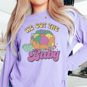 Koszula z długim rękawem, Mardi Gras, wygodna, kolorowa, z ogłoszeniem ciąży, koszulka ciążowa Fat Tuesday Baby Reveal, prezent na baby shower z informacją o płci dziecka