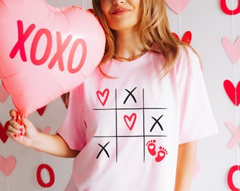 Tic Tac Toe Baby Game Reveal, Funny Valentines Grossesse Annonce Tee, Saint-Valentin Maternité T-Shirt, Février Baby Reveal Outfit